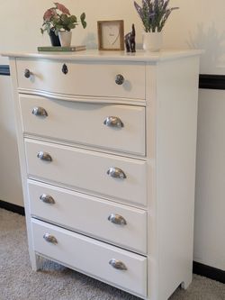 White 5-Drawer Tall Dresser Chest