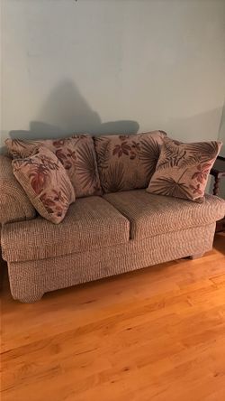 Love seat /bed