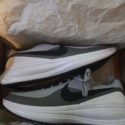 Men's & Women's  NIKE REVOLUTION 8