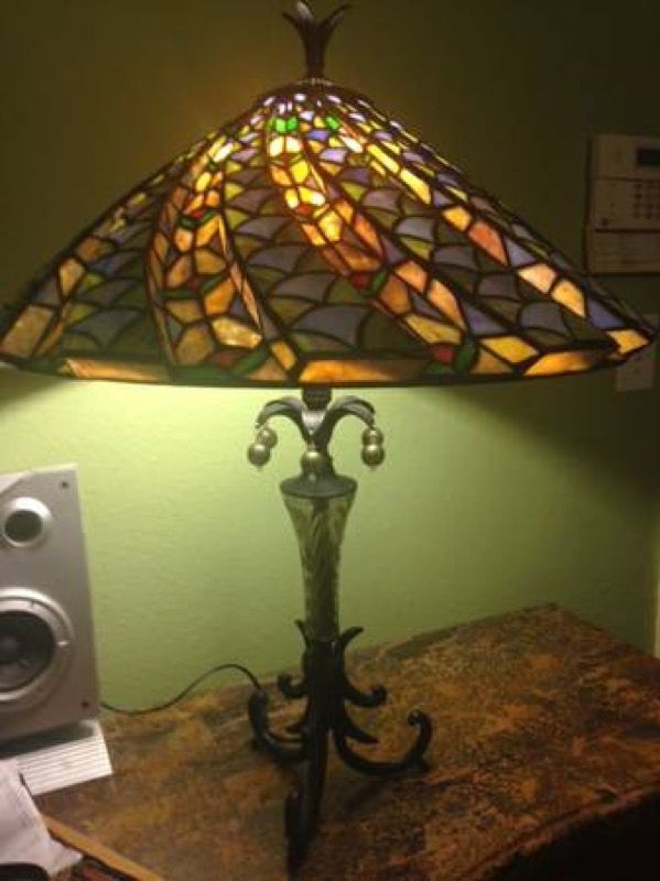 Unique Tiffany Style Lamp (Raised Shade)