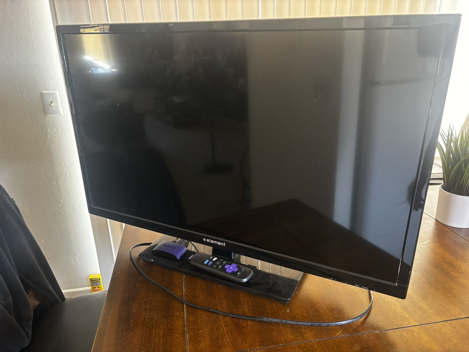 32” Element Flatscreen Roku Tv