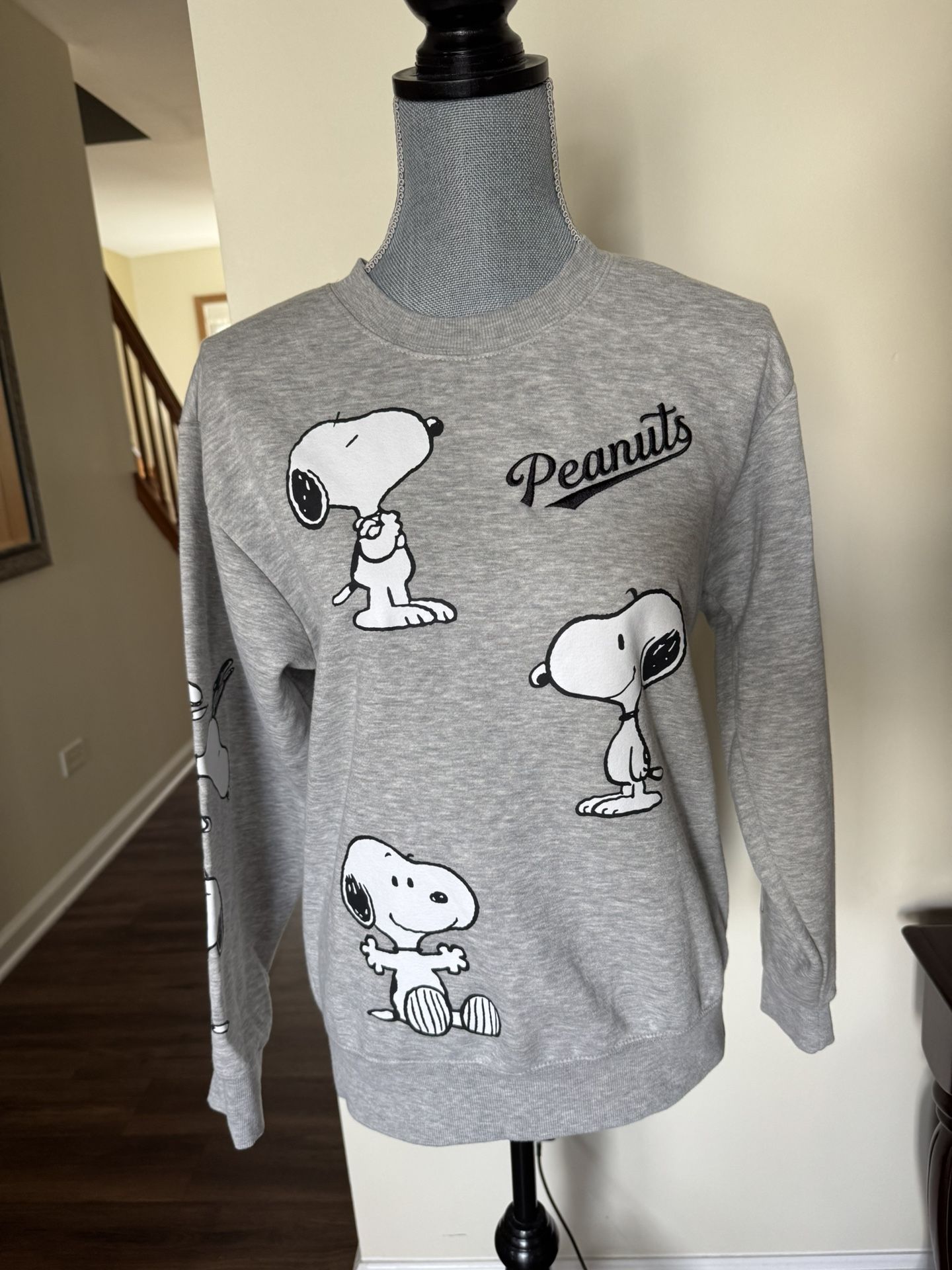 Ladies pull over size medium