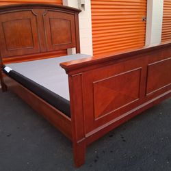 Qun Sz Bd Frm With Base Good Condition 