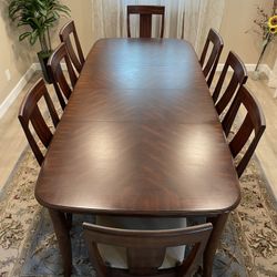 Dining Table (adjustable) With 8 Cushioned Chairs
