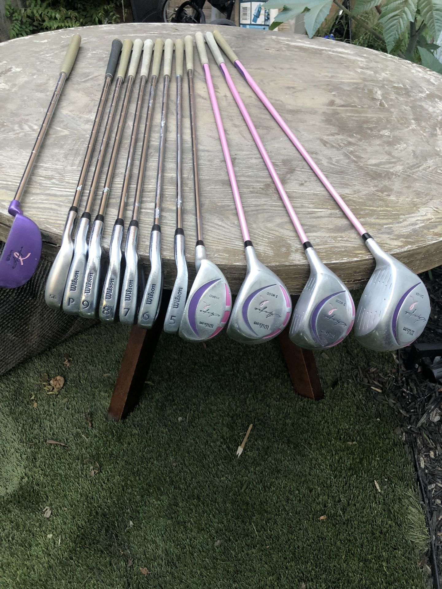 Women's Wilson Hope Breast Cancer Awareness Golf Set Irons, Wood, Putter, Driver & Free bag