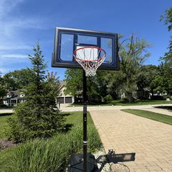 Lifetime Basketball Hoop. Outdoor Basketball System. 