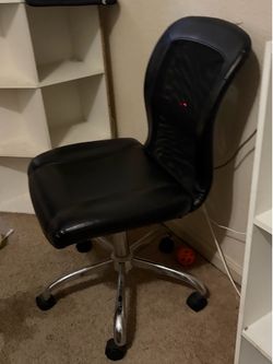 Black desk chair