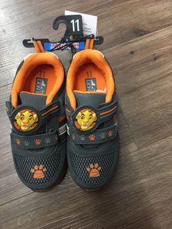 NWT lion king light up sneakers size 9 10 11