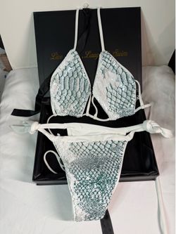 Naomi Besson Women’s Sequin Bikini Swimsuit White Silver Snake Pattern Size L New in Box