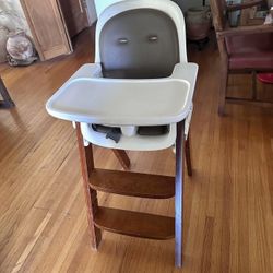Baby Hight Chair Like New 