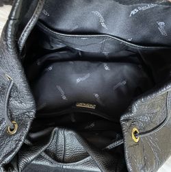 A Bellucci Italy Sherpa Black Leather Backpack for Sale in Brooklyn, NY -  OfferUp