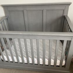 Wood Crib/bedroom Set 