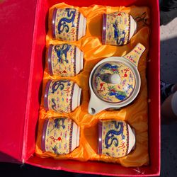 Vintage insulated tea set