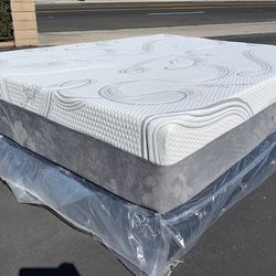 Queen Organic Hybrid Cool Gel Memory Foam Mattress!!