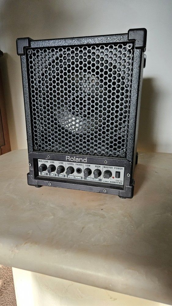 Roland CM-30 CUBE 30W 6.5 inch 2-way Portable Active Monitor