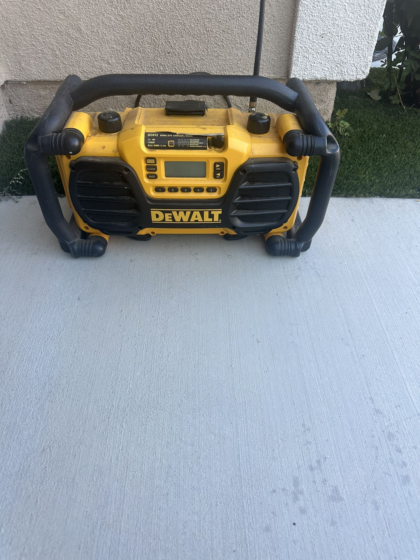 Dewalt Charger/Radio