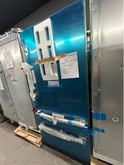 Thermador 36” built in bottom freezer Refrigerator Freedom collection