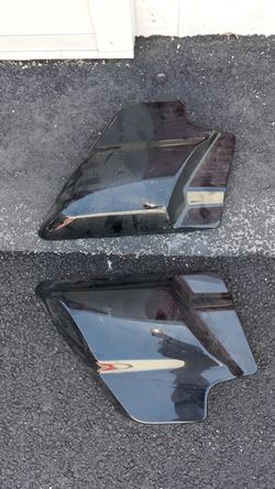 Pair of 09-19 Harley Davidson side covers for touring bike