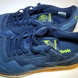 Selvrespekt Turist ubehag Reebok Classic Leather (Dark Blue/Speckle) Size 12US for Sale in  Tallahassee, FL - OfferUp