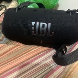 JBL Xtreme 4 - Portable Bluetooth Speaker, Powerful Sound and Deep Bass, IP67 Waterproof, 24 Hours of Playtime, Powerbank, Auracast for Multi-Speaker 