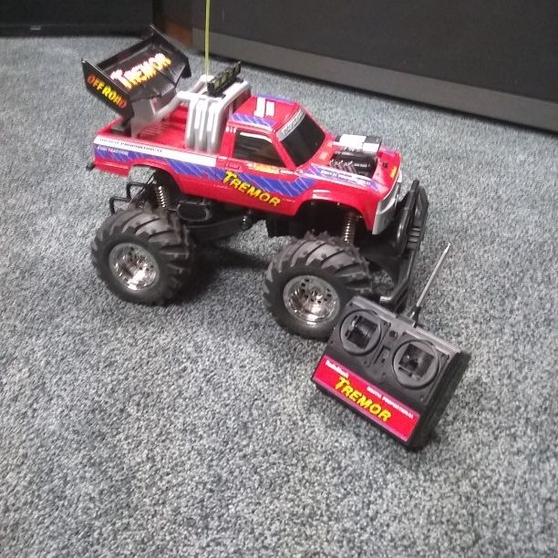 RC Radio Shack Remote Control TREMOR Monster Truck