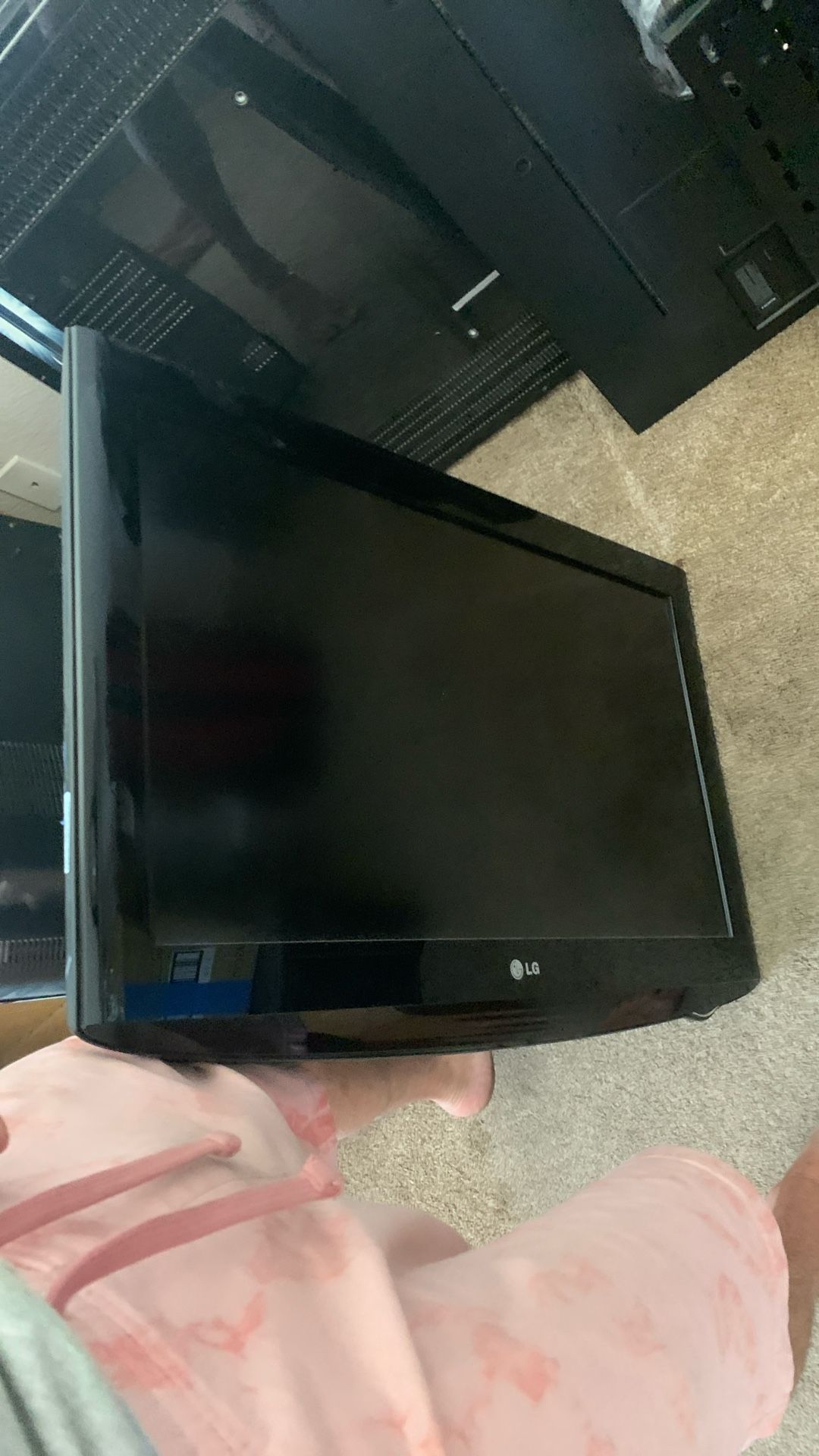 32” LG