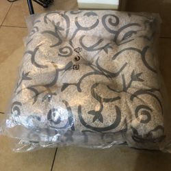 2 Cushions 15x15