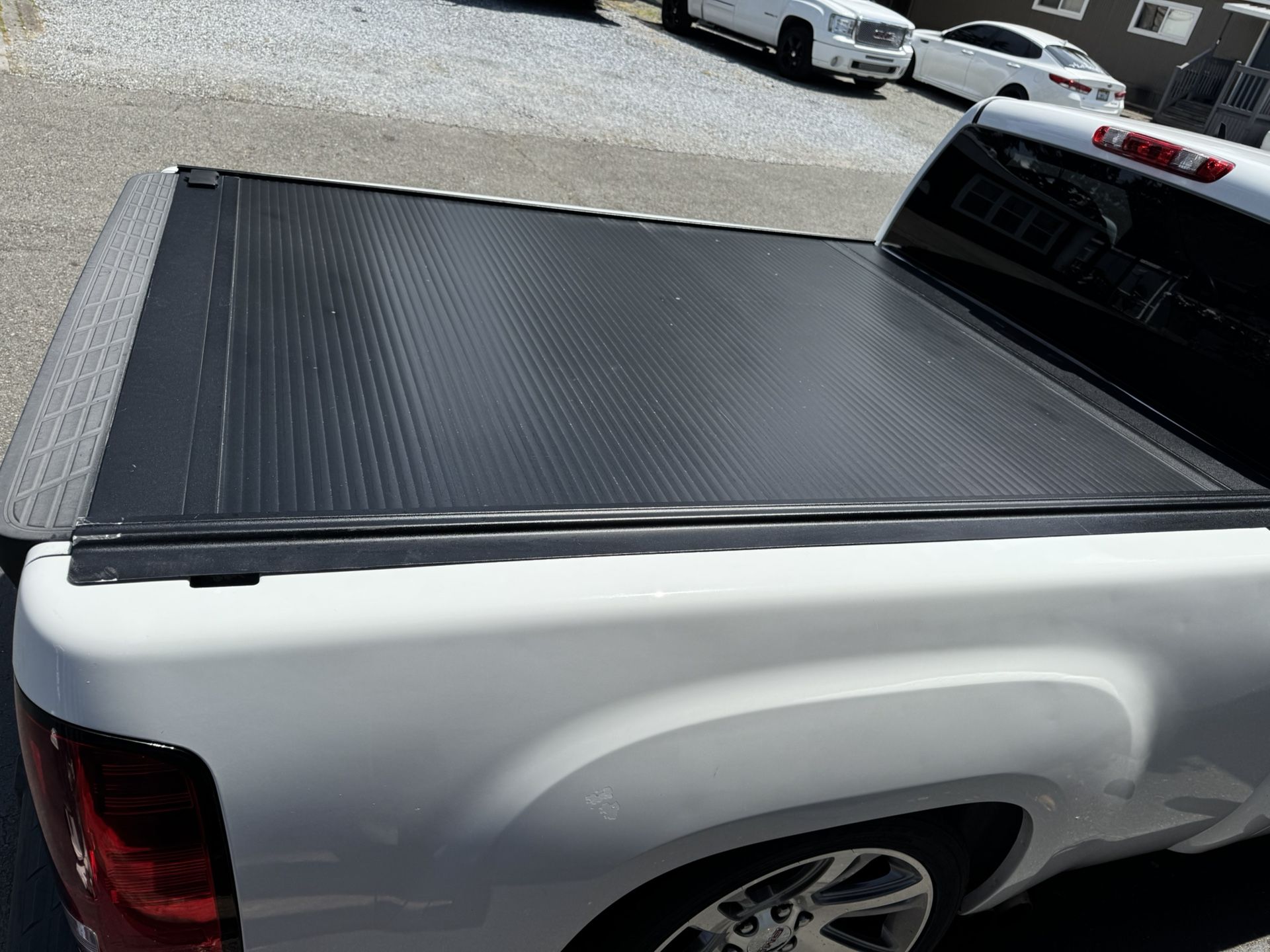 RETRAX ONE MX MANUAL RETRACTABLE TONNEAU COVER