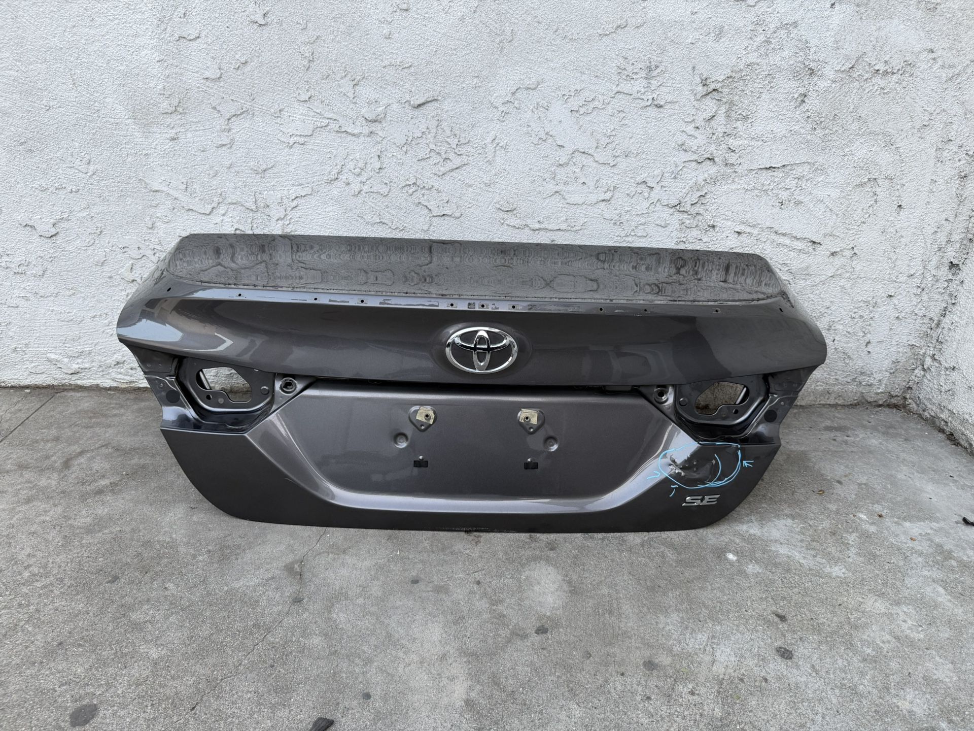 2018 2024TOYOTA CAMRY SE SPORT REAR DOOR TRUNK LID OEM