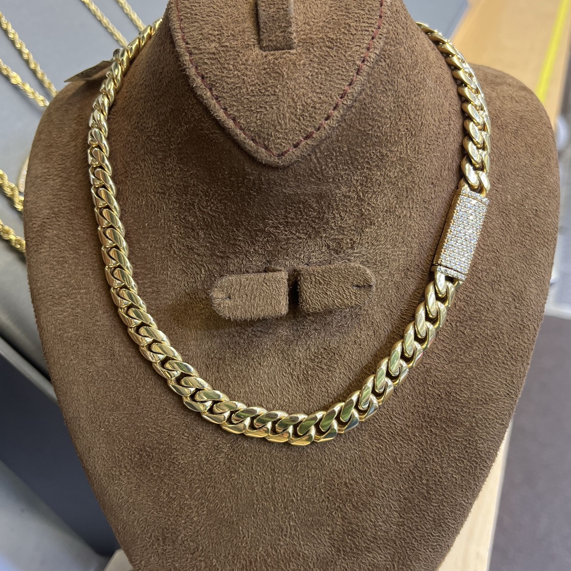 Gold Chain 14 K With Diamond Lock 16 Inch