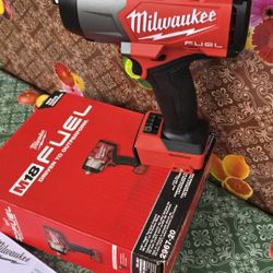 Exclusive

Milwaukee
M18 FUEL 18V Lithium-Ion Brushless Cordless 1/2 in. Impact Wrench with Friction Ring (Tool-Only)