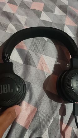 JBL bluetooth headphones