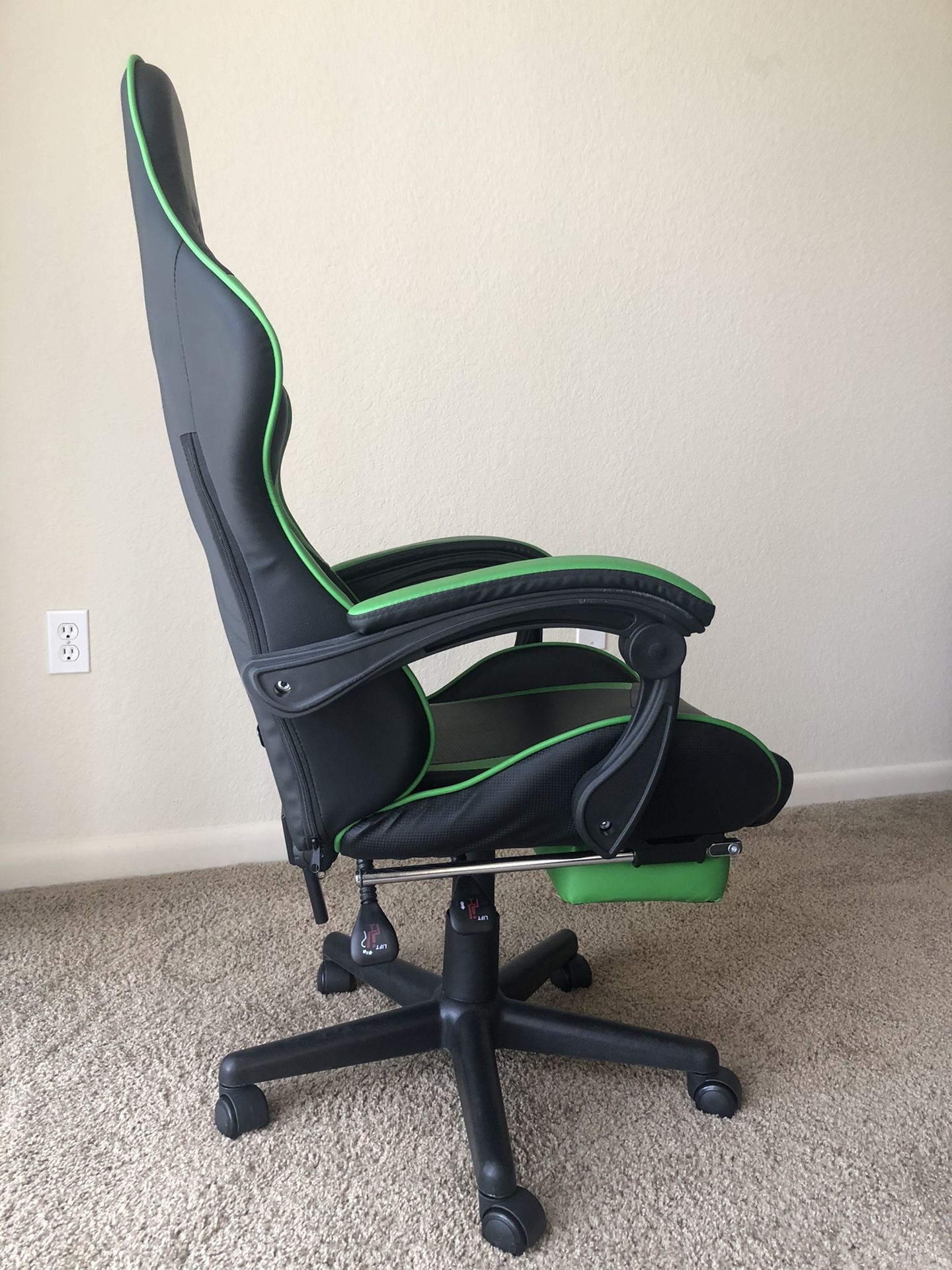 Green Gaming Chair for Sale in Lockhart, FL OfferUp