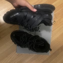 Balenciaga Tracks 42(9) 