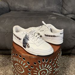 Women Reebok Sneakers Size 8.5 Wide 