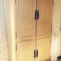 HIGHEST QUALITY ENTERTAINMENT ARMOIRE