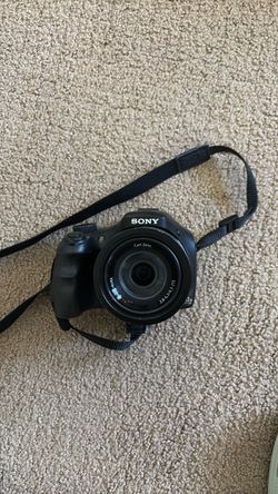 Cyber-shot DSC-HX400V with a Carl Zeiss Vario-Sonnar 4.3–215mm f/2.8–6.3 lens and 50× optical zoom.