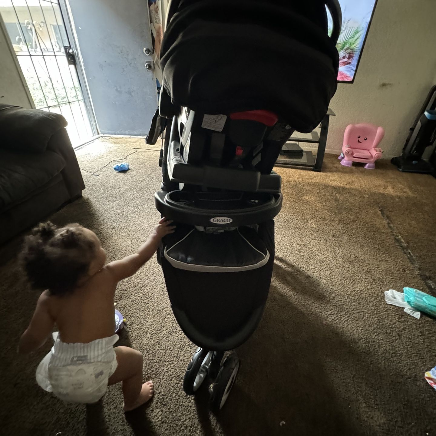 GRACO CAR SEAT BASE AND STROLLER 