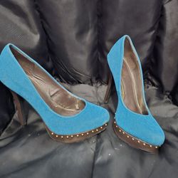 Suede Pumps