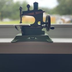 Toy Sewing Machine 
