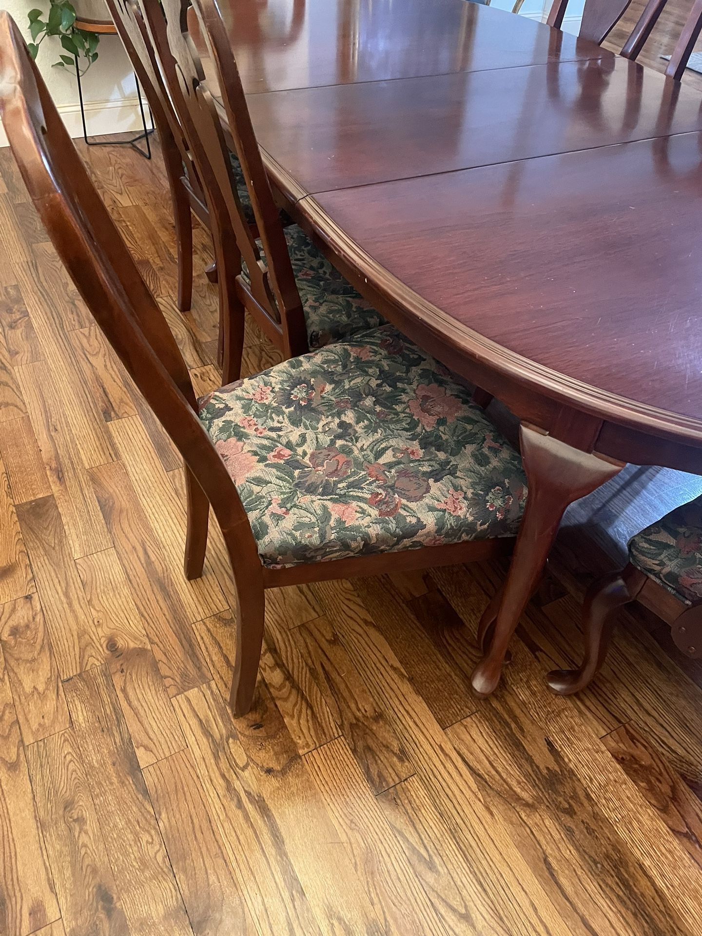 Dining Table (8 Seats)