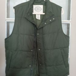 ST JOHN'S BAY OLIVE MEN'S PUFFER VEST WITH POCKETS SIZE MEDIUM