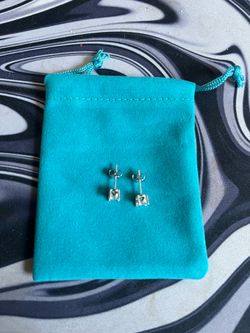 Stud earings