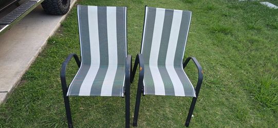 2 Outdoor Patio Chairs