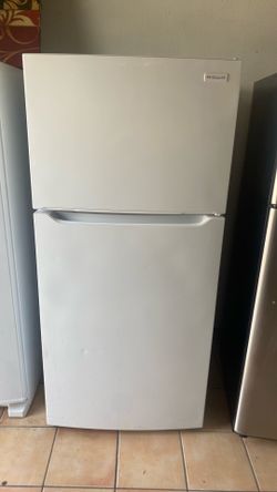 FRIGIDAIRE ALMOST NEW