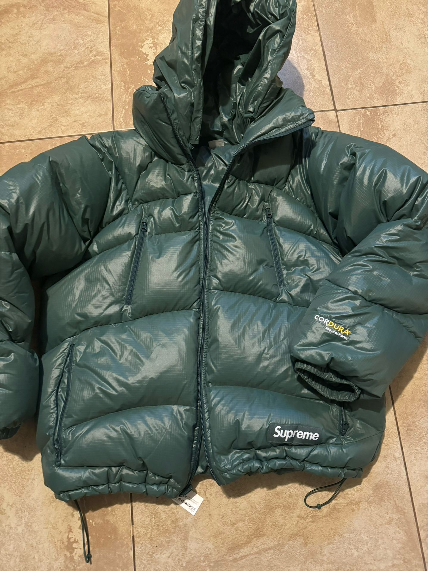 SUPREME PUFFER COAT