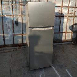 Whirlpool Top Freezer Refrigerator 24"width 