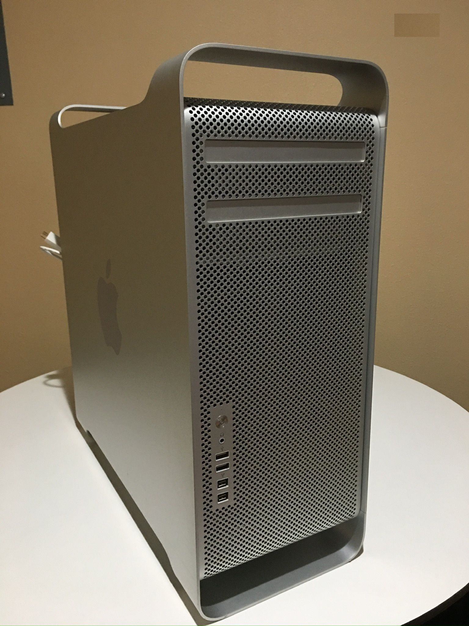 Mac Pro - Apple Computer - Strong & Fast for Audio + Video Editing