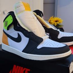 2021
Air Jordan 1 Retro High OG 'Volt Gold'
