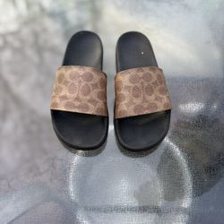 Coach slides size 9 in Woman’s 
